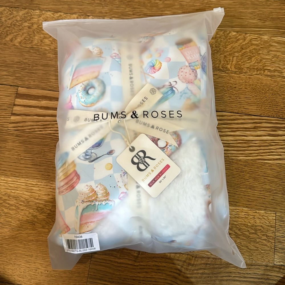 NWT - Bums & Roses - Sweet Dreams Bum Bum Blanket - Plush